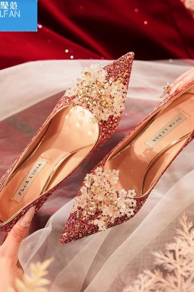 聚范2024新款红色婚鞋新娘鞋中式秀禾敬酒服法式水晶细高跟鞋女不累脚