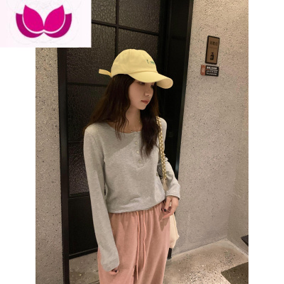 七斓 正肩修身显瘦t恤女春季简约字母韩风纽扣百搭打底衫