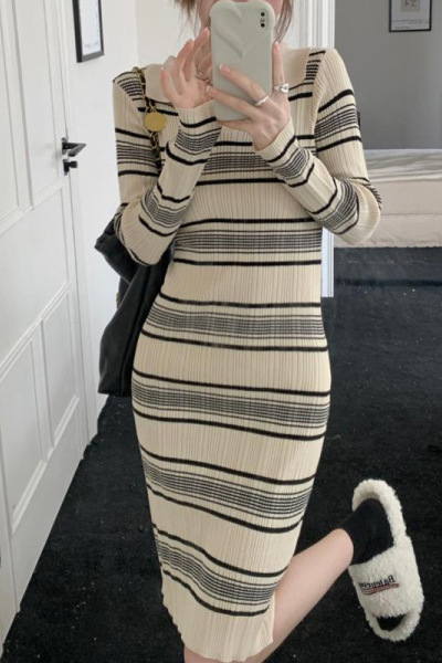 港味韩版黑白撞色条纹连衣裙女秋冬新款修身显瘦气质温柔针织长裙_752
