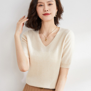 V领简约气质中袖T恤女春秋新款修身上衣纯色五分袖针织打底薄