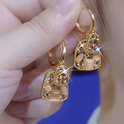 轻奢咖色满钻水晶几何耳环时尚气质法式设计感耳扣高级感网红耳饰送女朋友老婆情人节七夕生日礼物