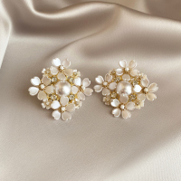 法式优雅珍珠花朵耳钉时尚小众精致耳环气质高级感显脸瘦耳饰女送女朋友老婆情人节七夕生日礼物