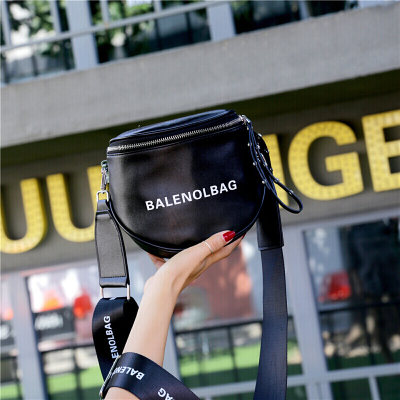 ins包斜跨包包女新款潮韩版百搭时尚宽带单肩斜挎水桶包-定制黑色小号黑色小号