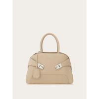 Ferragamo女士手提铆钉中号真皮链条斜挎包