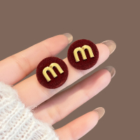 红色植绒字母耳钉轻奢高级感气质大气耳环时尚秋冬毛绒银针耳饰女送女朋友老婆情人节七夕生日礼物