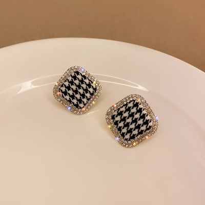 千鸟格闪钻耳钉女2023年新款小香风时尚气质秋冬高级感耳环耳饰潮送女朋友老婆情人节七夕生日礼物