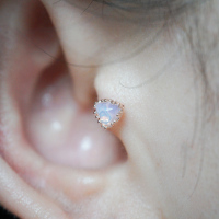 韩国进口耳钉甜美淡蓝粉小爱心耳骨钉旋转圆球堵粗针送女朋友老婆情人节七夕生日礼物