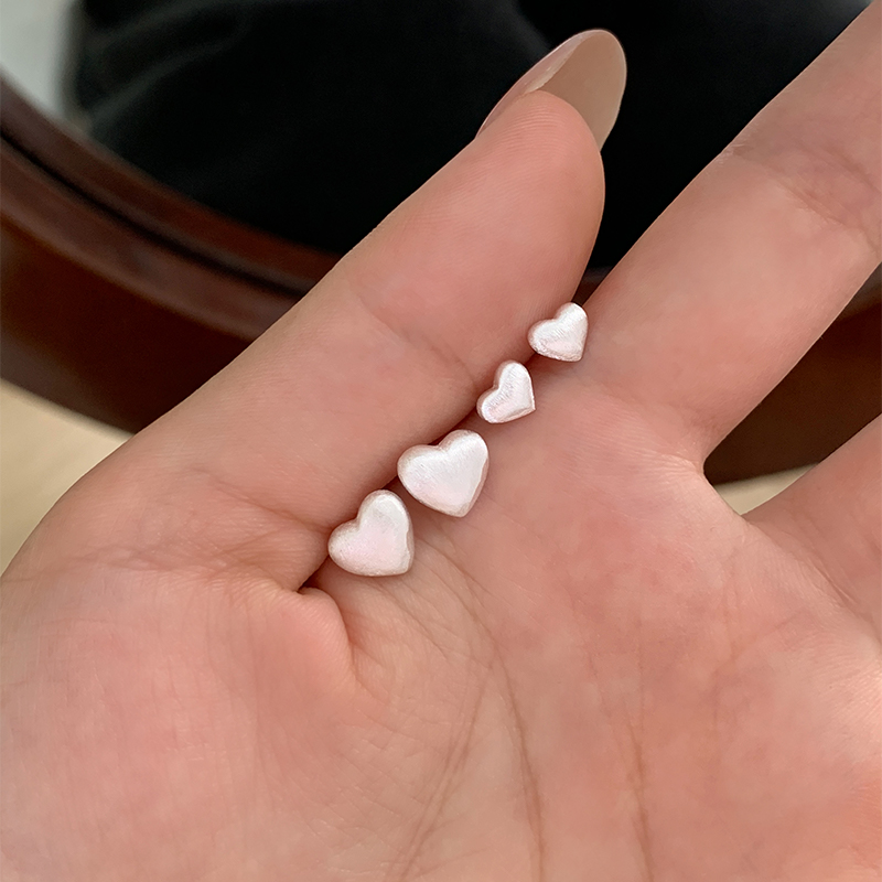 S925纯银拉丝爱心小耳钉养耳洞简约百搭耳钉女设计感小众耳饰送女朋友老婆情人节七夕生日礼物