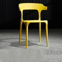 绵冠(MIANGUAN) 牛角椅子靠背宿舍书桌凳子家用塑料餐厅椅懒人休闲椅 黄色 (2把起拍)