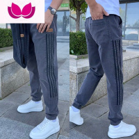 七斓春季新款牛仔裤男宽松潮牌三条杠休闲裤松紧腰小脚长裤弹力束脚裤