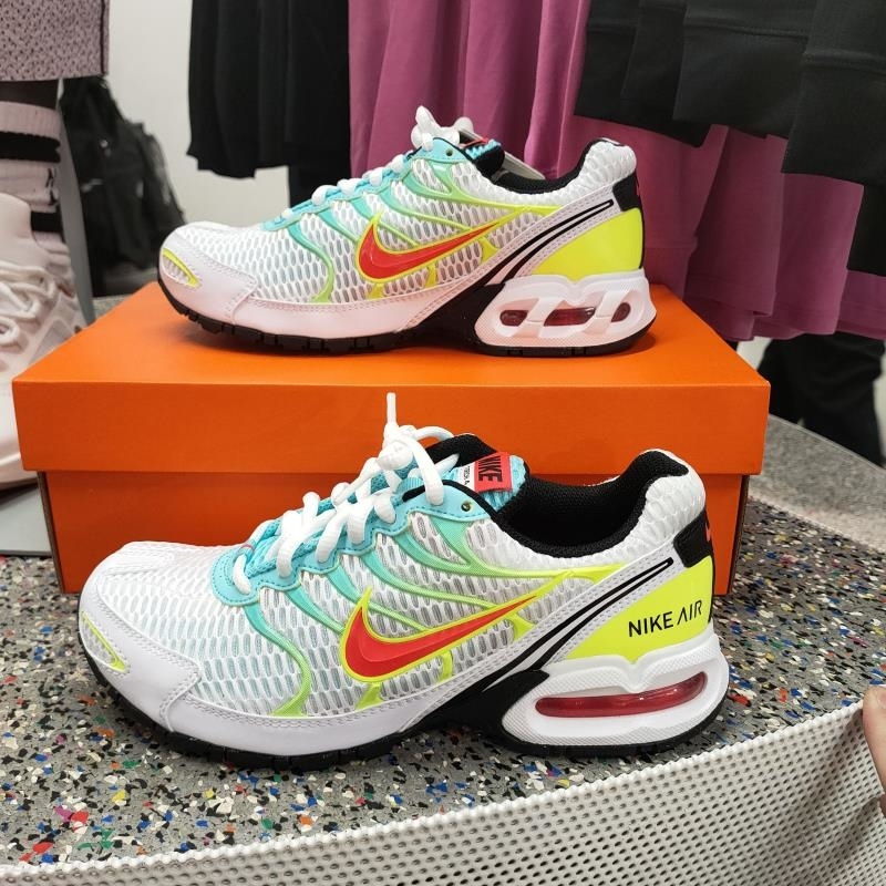 NIKE/耐克女子气垫缓震透气休闲跑步鞋 CW5607-100 D